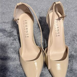 Journee Collection Women's Beige Heels